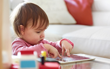 Razones para limitar el uso de pantallas en los niños